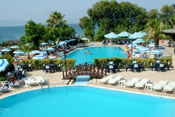 GOLDEN BEACH _swimming pool