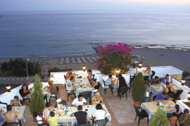 ANTIQUE ROMAN PALACE_restaurant & beach