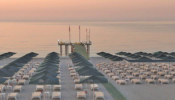 ZENA RESTORT HOTEL_beach