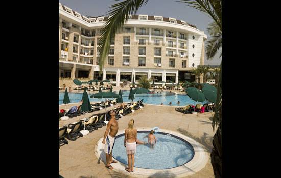 SUNLAND RESORT HOTEL _swimming pool